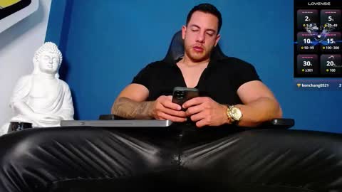 Snapshot of maxxxpowerful chatting on 10.14.25 maxxxpowerful online show from 10.14.25