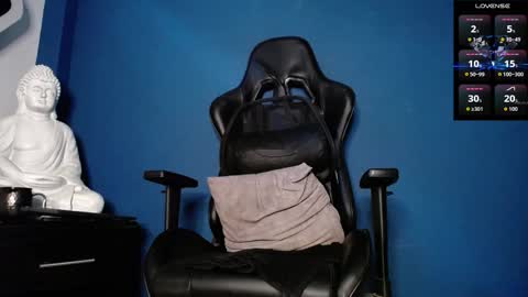 Snapshot of maxxxpowerful chatting on 10.27.25 maxxxpowerful online show from 10.27.25