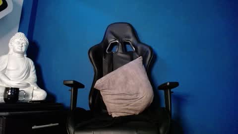 Snapshot of maxxxpowerful chatting on 10.31.25 maxxxpowerful online show from 10.31.25