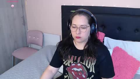 Snapshot of may_bloom chatting on 09.09.25 May online show from 09.09.25