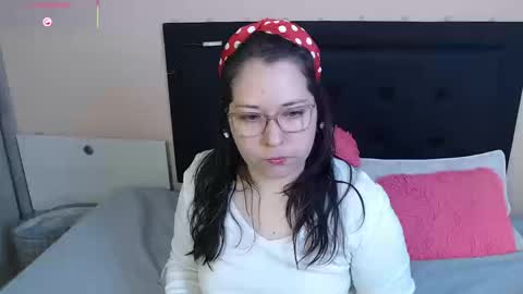 Snapshot of may_bloom chatting on 09.17.25 May online show from 09.17.25