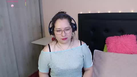 Snapshot of may_bloom chatting on 09.26.25 May online show from 09.26.25