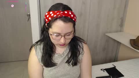 Snapshot of may_bloom chatting on 10.09.25 May online show from 10.09.25