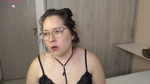 Snapshot of may_bloom chatting on 10.10.25 May online show from 10.10.25