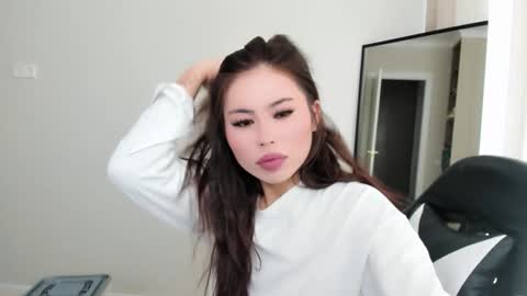 Snapshot of may_mia chatting on 10.26.25 Mia online show from 10.26.25