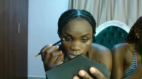 Snapshot of maya_leyla chatting on 09.10.25 Maya online show from 09.10.25
