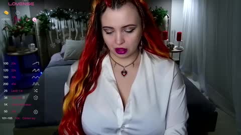 Snapshot of maya_mils chatting on 01.01.25 Maya Mils online show from 01.01.25