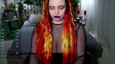 Snapshot of maya_mils chatting on 01.04.25 Maya Mils online show from 01.04.25