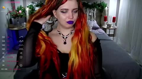 Snapshot of maya_mils chatting on 01.11.25 Maya Mils online show from 01.11.25