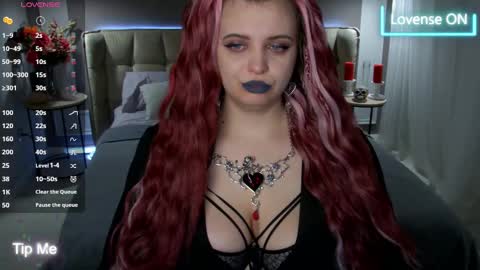 Snapshot of maya_mils chatting on 03.01.25 Maya Mils online show from 03.01.25