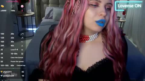 Snapshot of maya_mils chatting on 03.04.25 Maya Mils online show from 03.04.25