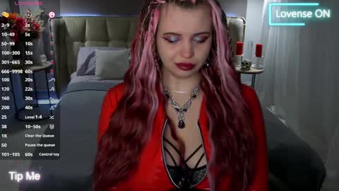 Snapshot of maya_mils chatting on 03.08.25 Maya Mils online show from 03.08.25