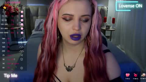 Snapshot of maya_mils chatting on 03.09.25 Maya Mils online show from 03.09.25