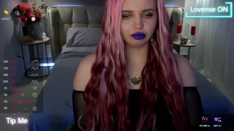 Snapshot of maya_mils chatting on 03.09.25 Maya Mils online show from 03.09.25