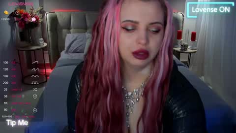 Snapshot of maya_mils chatting on 03.11.25 Maya Mils online show from 03.11.25