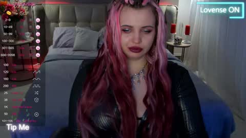 Snapshot of maya_mils chatting on 03.11.25 Maya Mils online show from 03.11.25