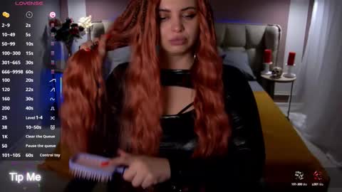 Snapshot of maya_mils chatting on 09.12.25 Maya Mils online show from 09.12.25