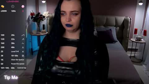 Snapshot of maya_mils chatting on 10.04.25 Maya Mils online show from 10.04.25