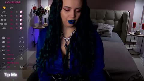 Snapshot of maya_mils chatting on 10.08.25 Maya Mils online show from 10.08.25