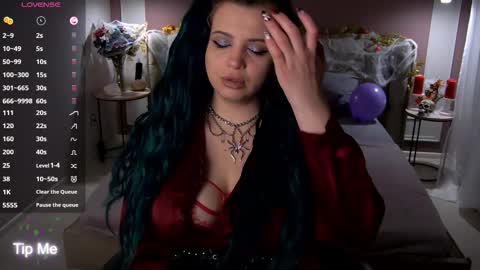 Snapshot of maya_mils chatting on 10.29.25 Maya Mils online show from 10.29.25