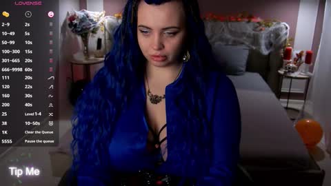 Snapshot of maya_mils chatting on 11.04.25 Maya Mils online show from 11.04.25