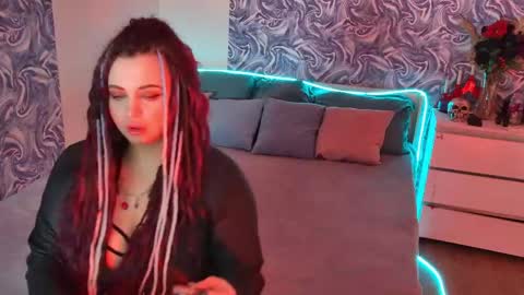 Maya Mils online show from 05.25.26