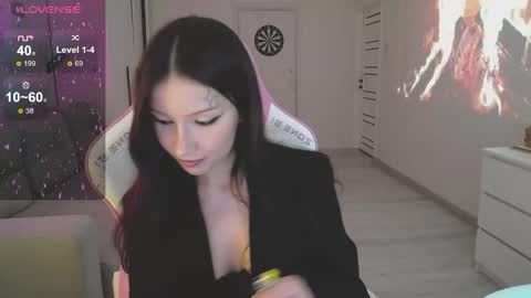 Snapshot of mayales chatting on 10.04.25 Mayales online show from 10.04.25