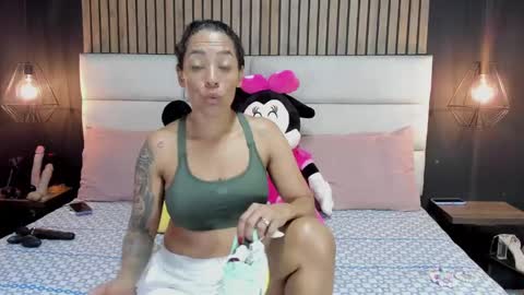Nicolle Ruselle   Hello my lovely  schedule for great fun from  630 am and end 800 pm Colombian time I wait for you online show from 01.06.25