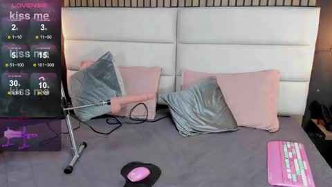 Nicolle Ruselle   Hello my lovely  schedule for great fun from  630 am and end 800 pm Colombian time I wait for you online show from 01.15.25