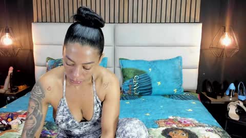Nicolle Ruselle   Hello my lovely  schedule for great fun from  630 am and end 800 pm Colombian time I wait for you online show from 01.20.25