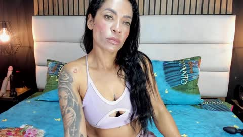 Nicolle Ruselle   Hello my lovely  schedule for great fun from  630 am and end 800 pm Colombian time I wait for you online show from 01.25.25