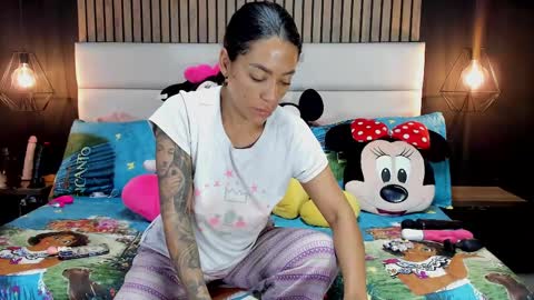 Nicolle Ruselle   Hello my lovely  schedule for great fun from  630 am and end 800 pm Colombian time I wait for you online show from 02.14.25