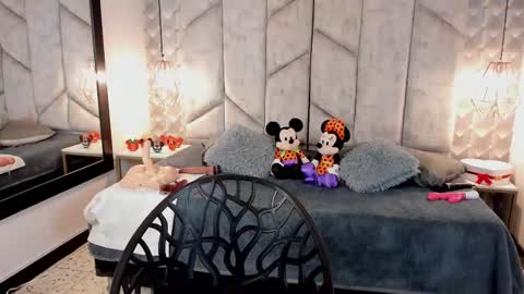 Nicolle Ruselle   Hello my lovely  schedule for great fun from  630 am and end 800 pm Colombian time I wait for you online show from 10.15.25