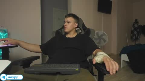 Snapshot of maygly chatting on 06.14.26 Slava and Alextatto online show from 06.14.26