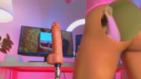 Snapshot of maykka chatting on 02.14.25 Mayka online show from 02.14.25