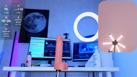 Snapshot of maykka chatting on 10.12.25 Mayka online show from 10.12.25