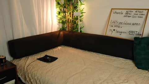 Anna       IG mbca anna  online show from 01.11.25