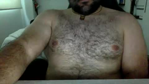 Snapshot of mbotve chatting on 10.08.25 VzlaMan online show from 10.08.25