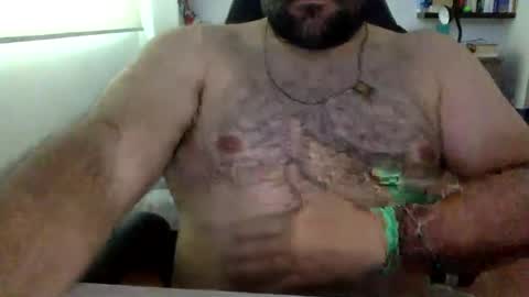 Snapshot of mbotve chatting on 10.10.25 VzlaMan online show from 10.10.25