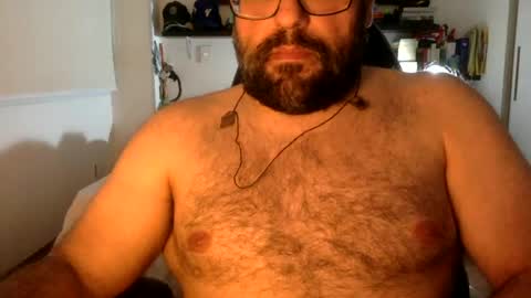 Snapshot of mbotve chatting on 06.17.26 VzlaMan online show from 06.17.26