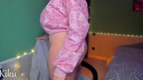 Snapshot of mdaluna chatting on 11.06.25 Kiku online show from 11.06.25