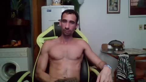 Snapshot of mdbisc chatting on 12.14.24 mdbisc online show from 12.14.24