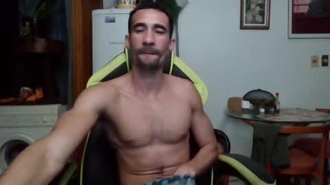 Snapshot of mdbisc chatting on 12.16.24 mdbisc online show from 12.16.24