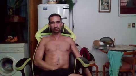 Snapshot of mdbisc chatting on 12.19.24 mdbisc online show from 12.19.24