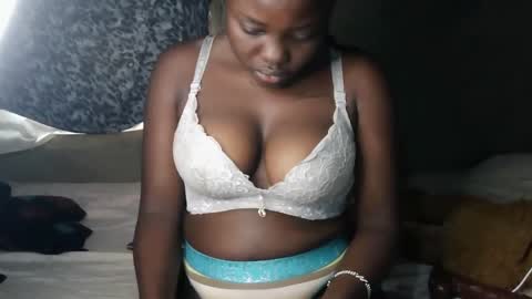 Snapshot of mdivah chatting on 02.16.25 mdivah online show from 02.16.25