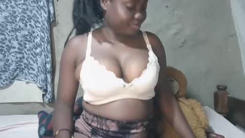 Snapshot of mdivah chatting on 02.19.25 mdivah online show from 02.19.25