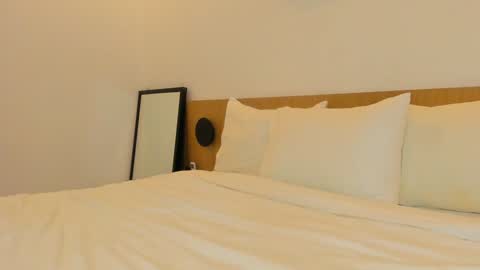 Snapshot of me_lina_ chatting on 12.10.24 Alice online show from 12.10.24