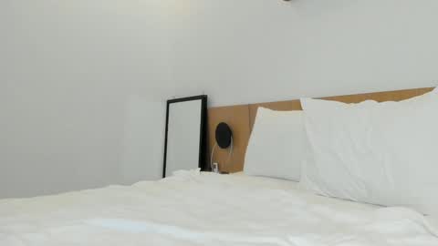 Snapshot of me_lina_ chatting on 12.30.24 Alice online show from 12.30.24