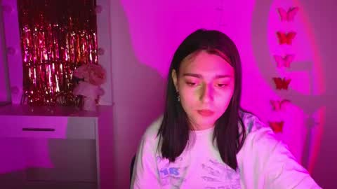 Snapshot of medina_andress chatting on 03.09.25 Dina online show from 03.09.25