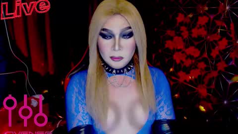 THE QUEEN ALPHA   Queen Medusa Prey online show from 10.31.25